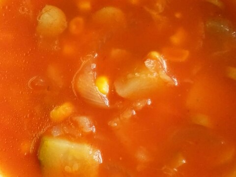 ズッキーニ入りのトマトスープ